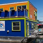 A Float Home B&B In Fisherman\'S Wharf
