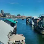 A Float Home B&B In Fisherman\'S Wharf