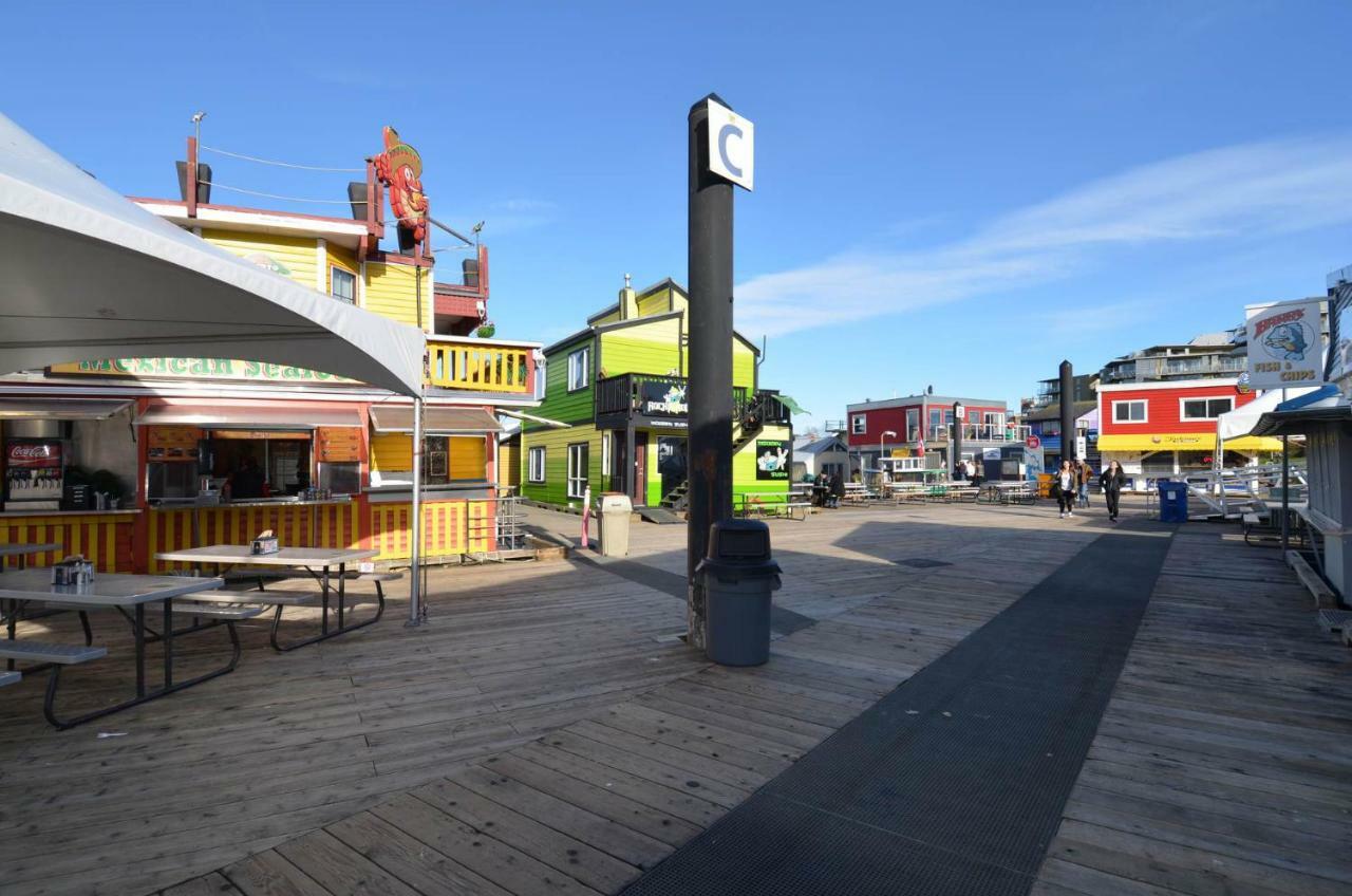 A Float In Fisherman's Wharf Bed and breakfast Victoria
